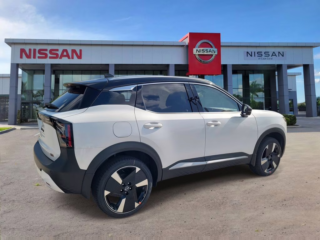 2026 Aspen White/Super Black Nissan Kicks SR FWD SUV