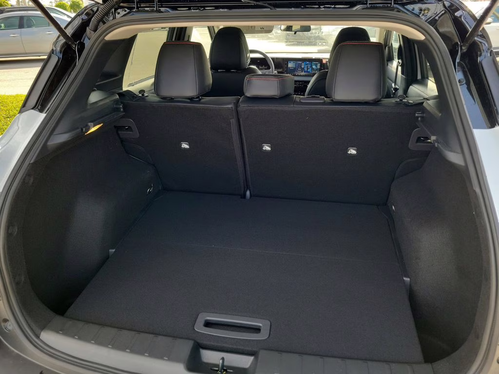 2026 Aspen White/Super Black Nissan Kicks SR FWD SUV