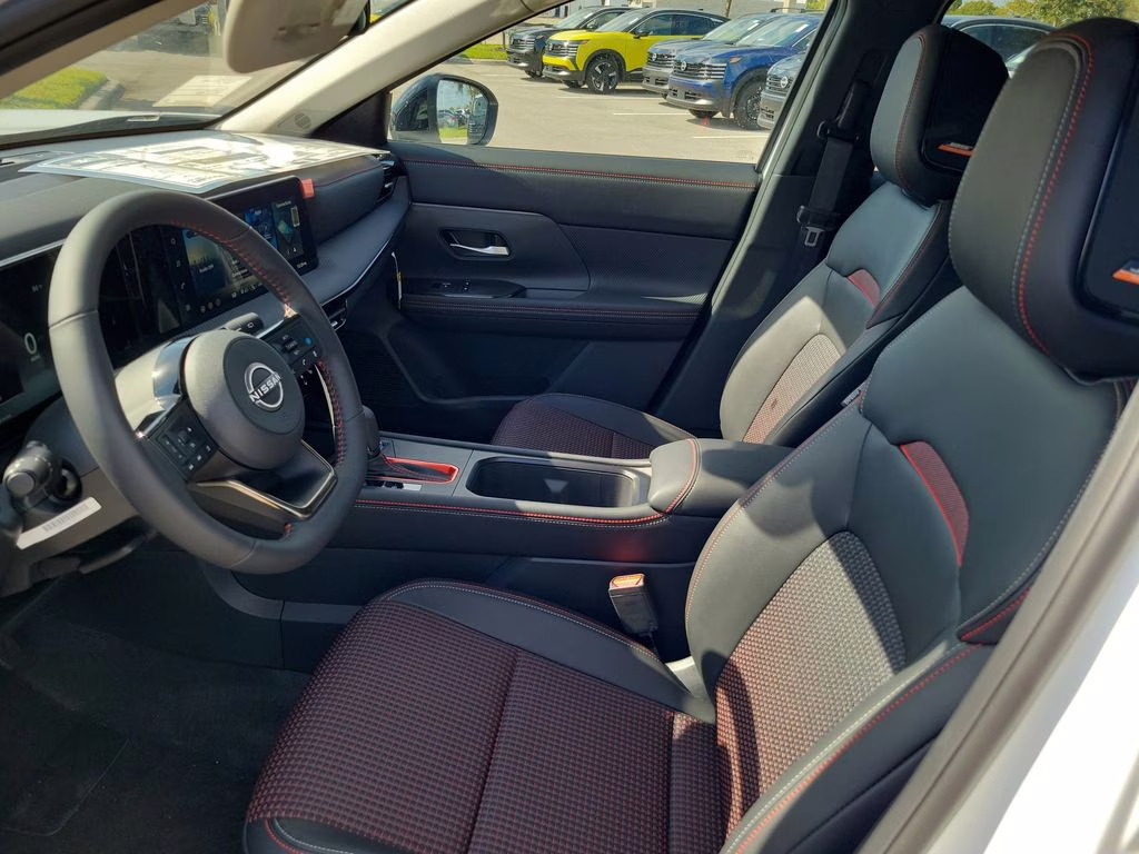 2026 Aspen White/Super Black Nissan Kicks SR FWD SUV
