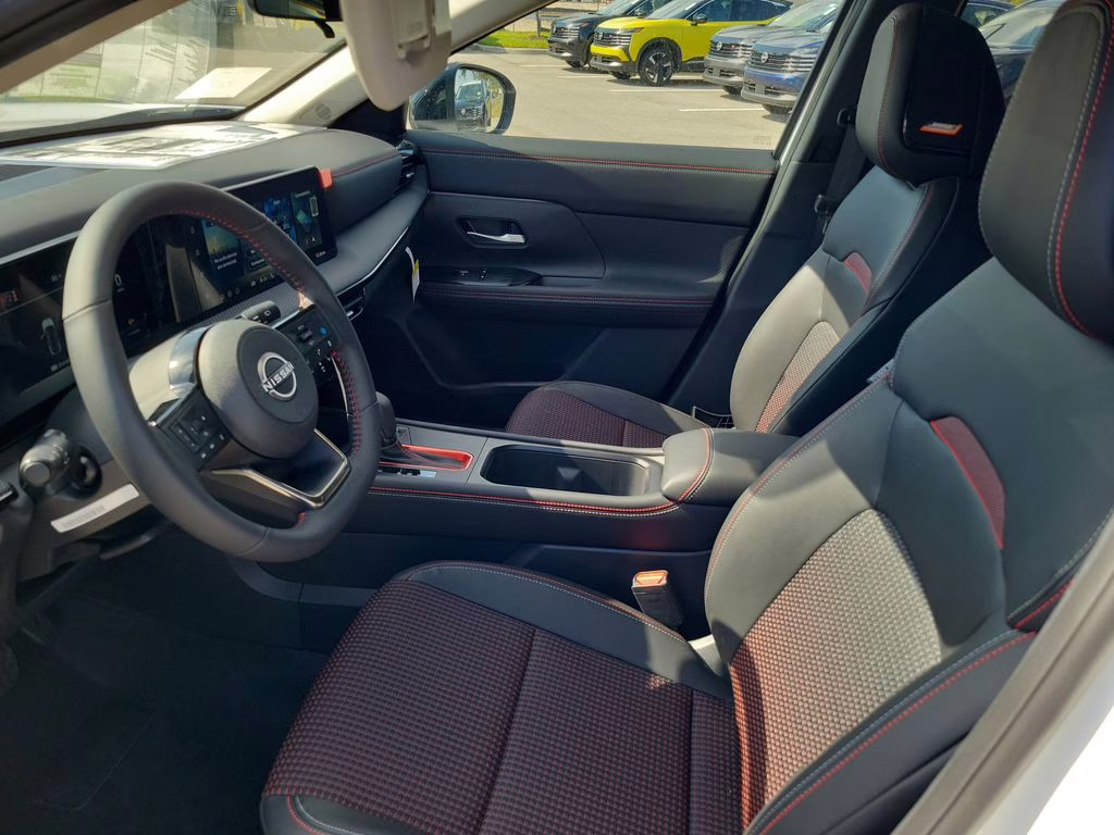2026 Aspen White/Super Black Nissan Kicks SR FWD SUV