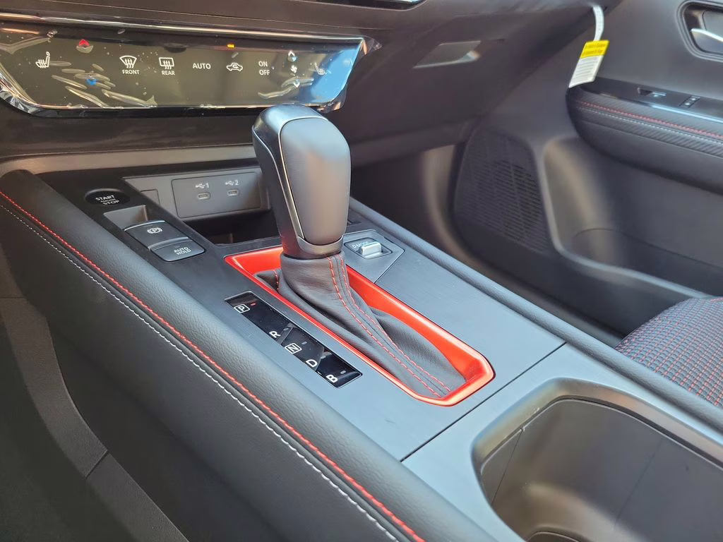 2026 Aspen White/Super Black Nissan Kicks SR FWD SUV