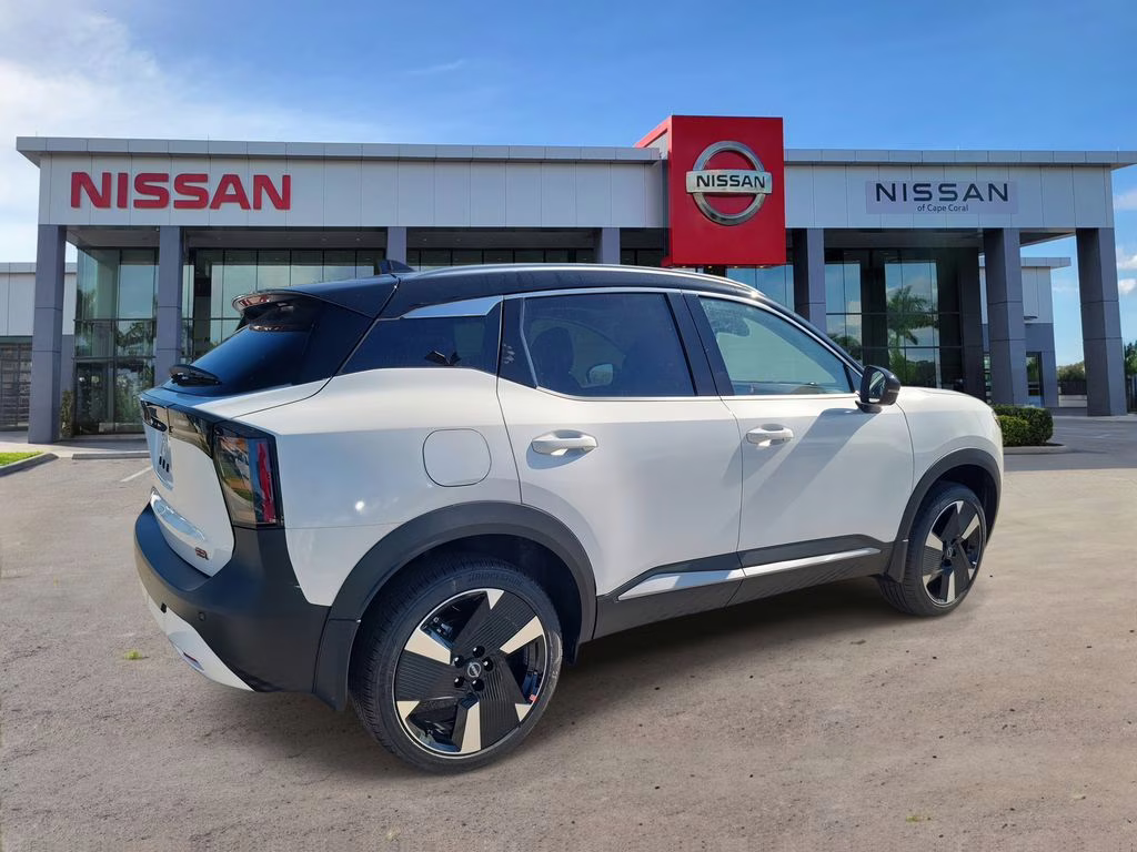 2026 Aspen White/Super Black Nissan Kicks SR FWD SUV