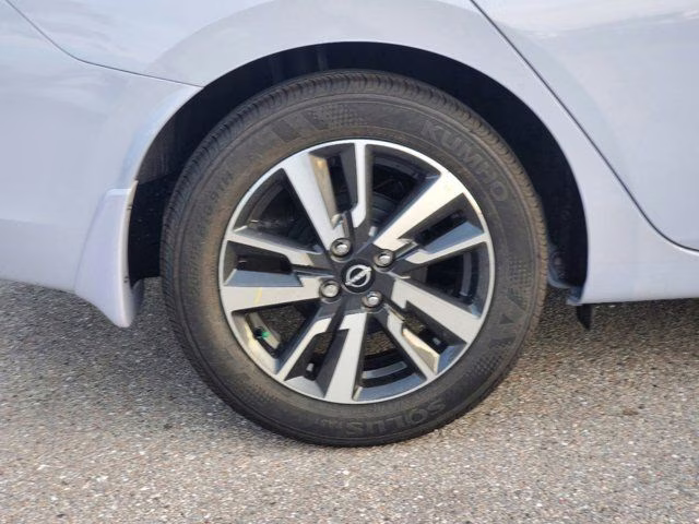 2025 Gray Sky Pearl Nissan Versa 1.6 SV FWD Sedan