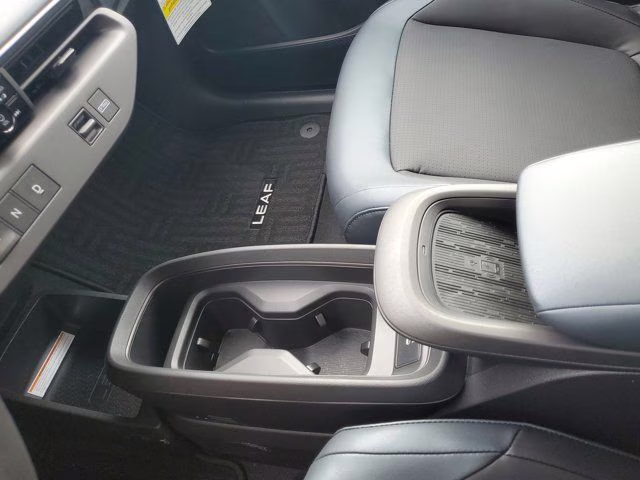 2026 Everest White Pearl Tricoat Nissan LEAF SV+ FWD SUV