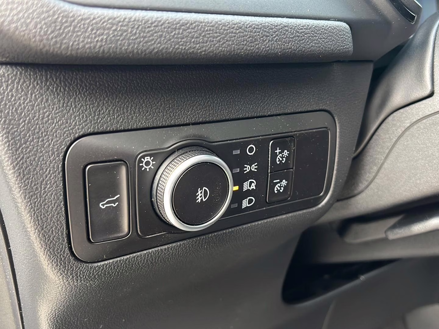 2026 Star White Metallic Tri-Coat Ford Escape ST-Line Select AWD SUV