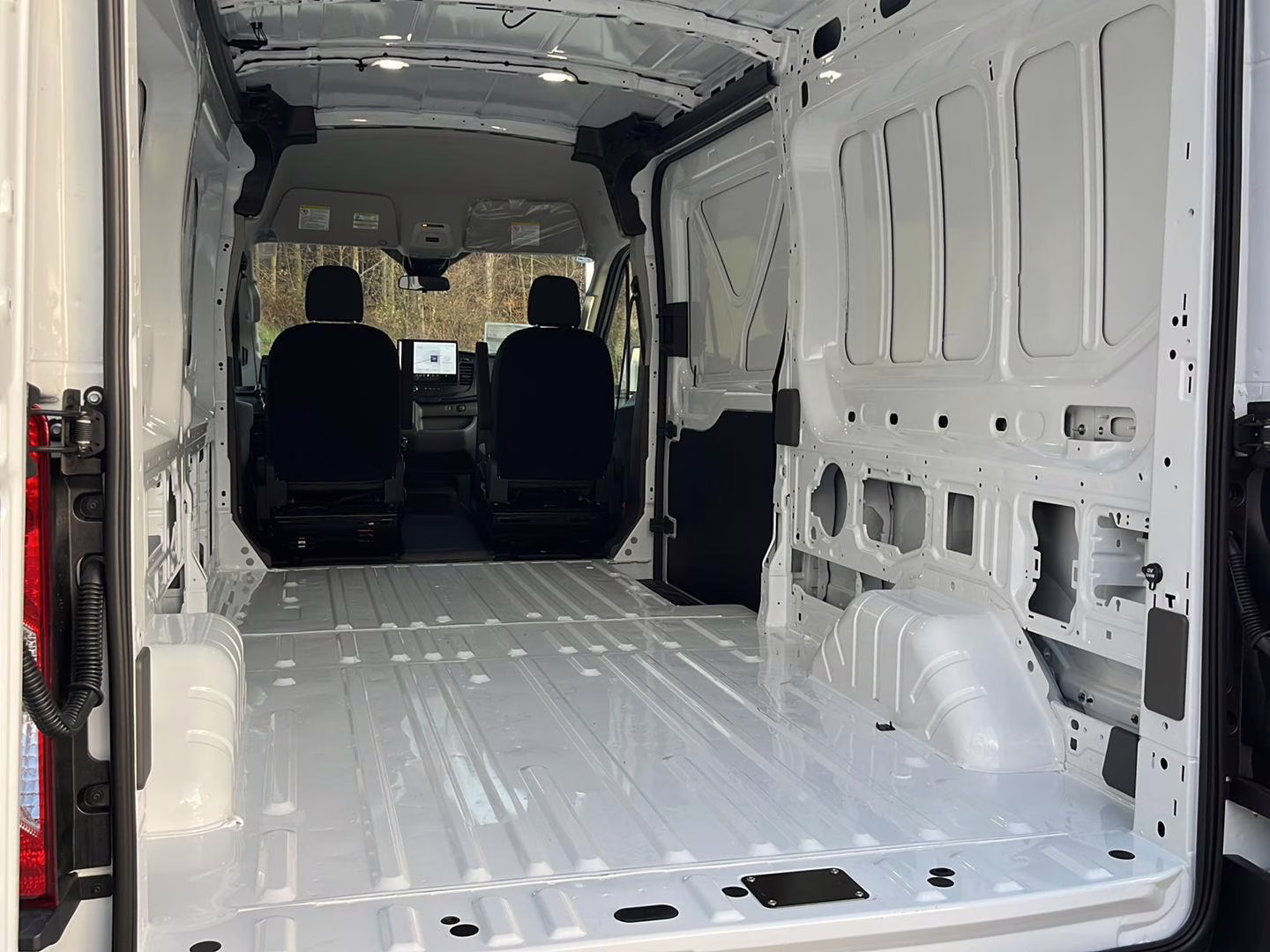 2026 Oxford White Ford Transit Cargo Van MED. ROOF, RWD RWD Van
