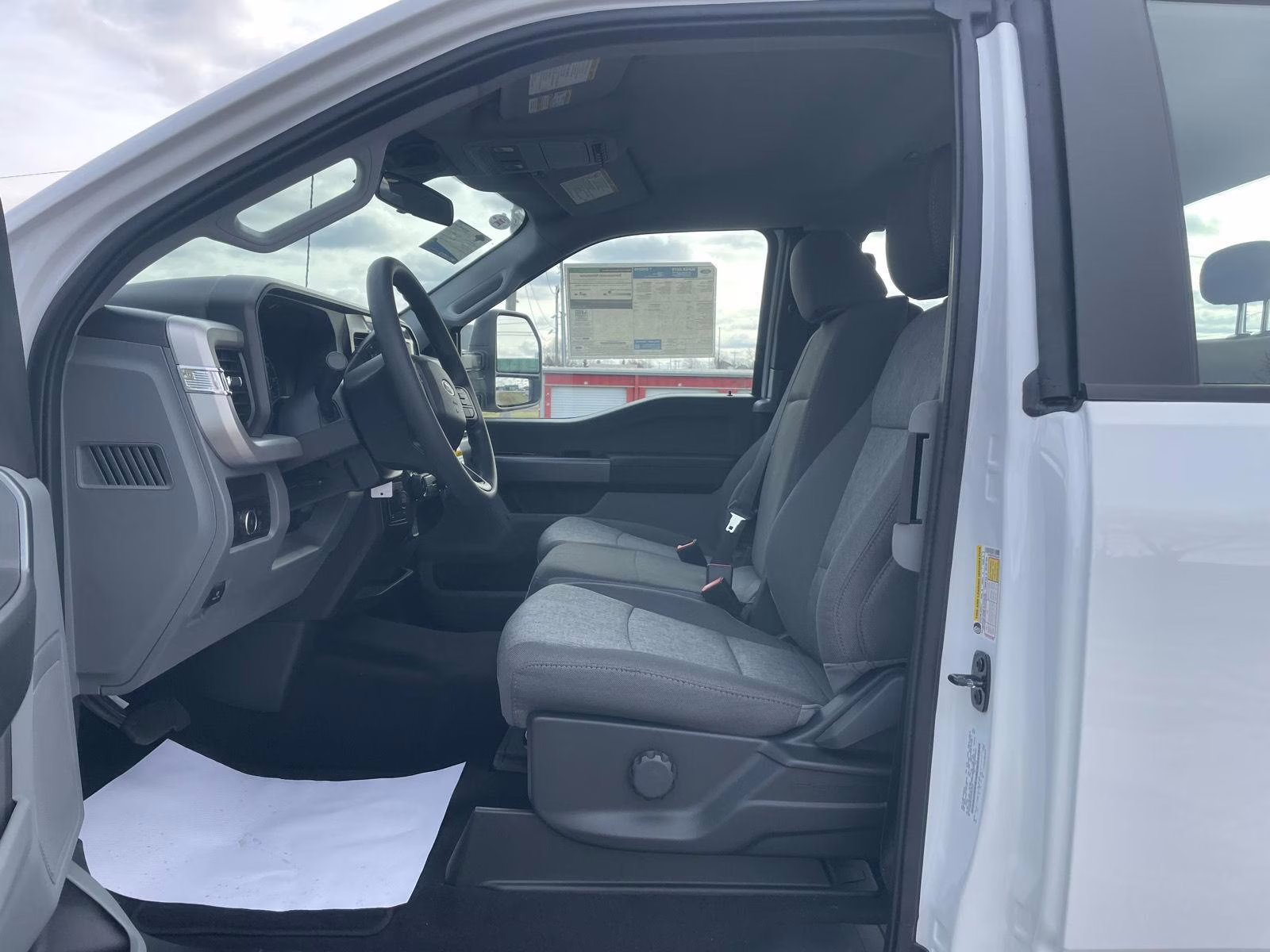 2026 Oxford White Ford Super Duty F-250 SRW XL 4X4 Truck