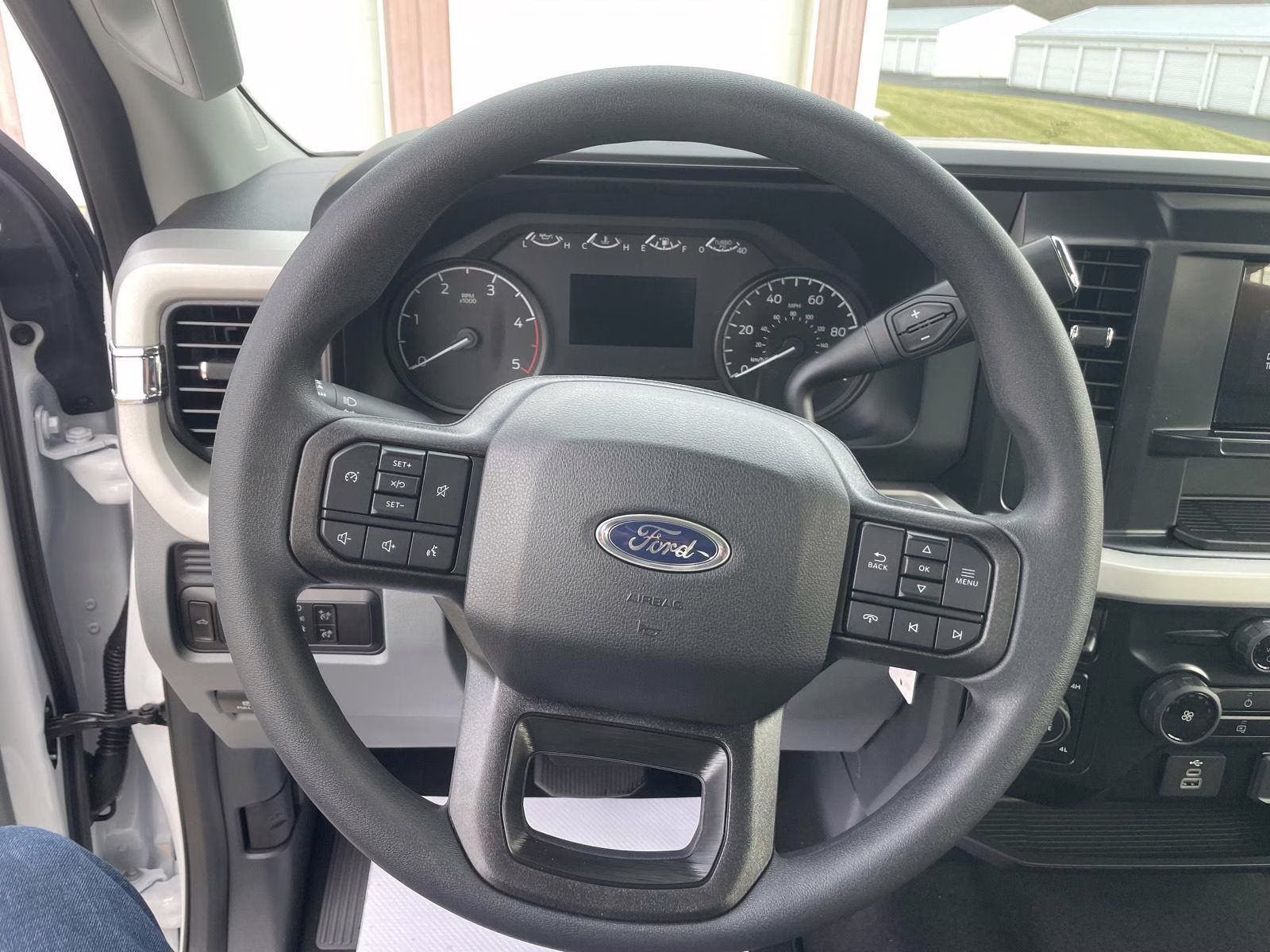 2026 Oxford White Ford Super Duty F-250 SRW XL 4X4 Truck