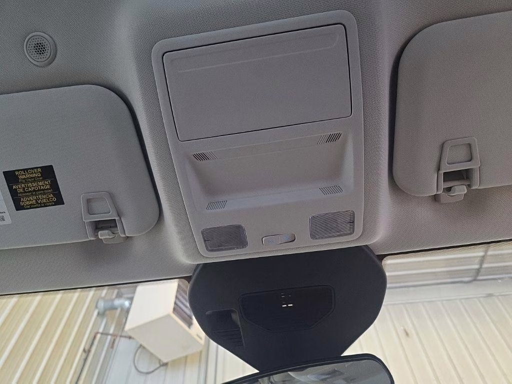 2024 Star White Metallic Tri-Coat Ford Escape FWD FWD Crossover