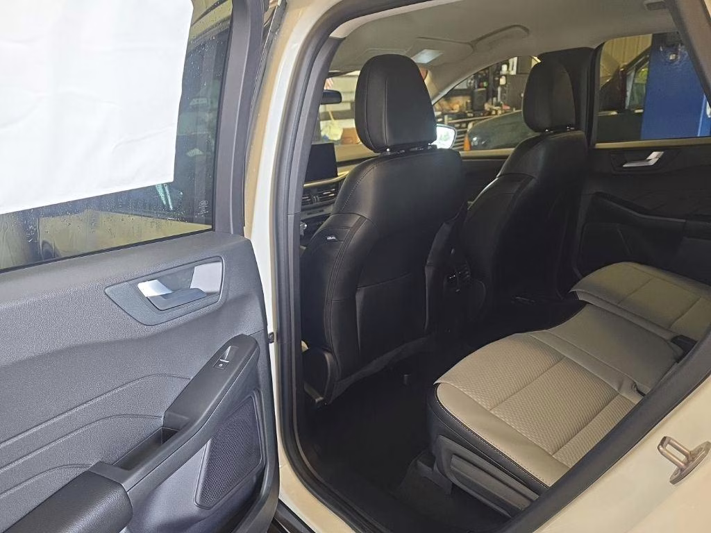 2024 Star White Metallic Tri-Coat Ford Escape FWD FWD Crossover