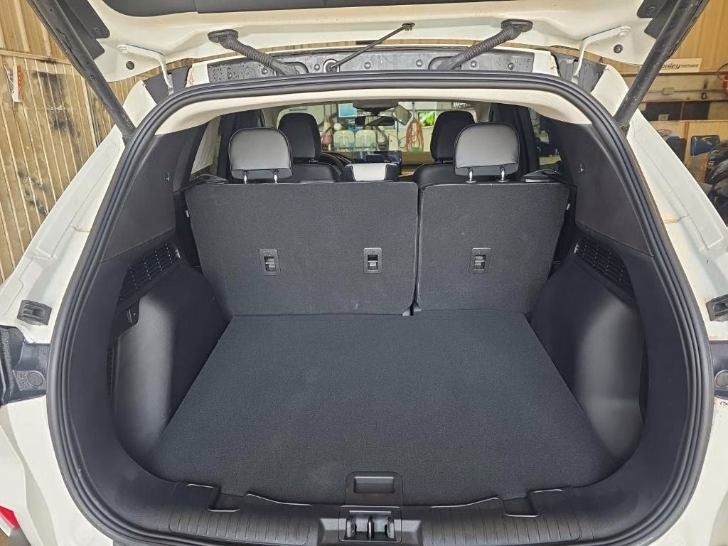 2024 Star White Metallic Tri-Coat Ford Escape FWD FWD Crossover