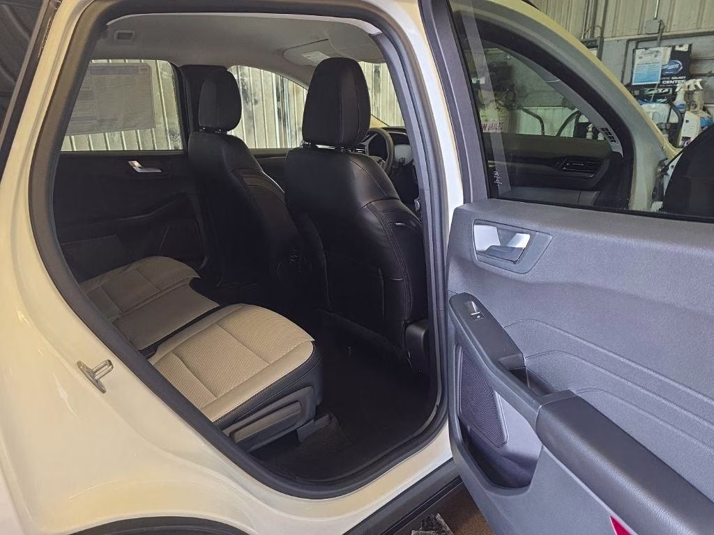 2024 Star White Metallic Tri-Coat Ford Escape FWD FWD Crossover