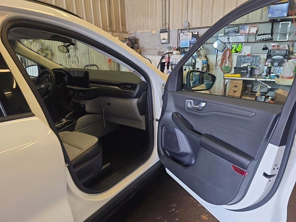 2024 Star White Metallic Tri-Coat Ford Escape FWD FWD Crossover