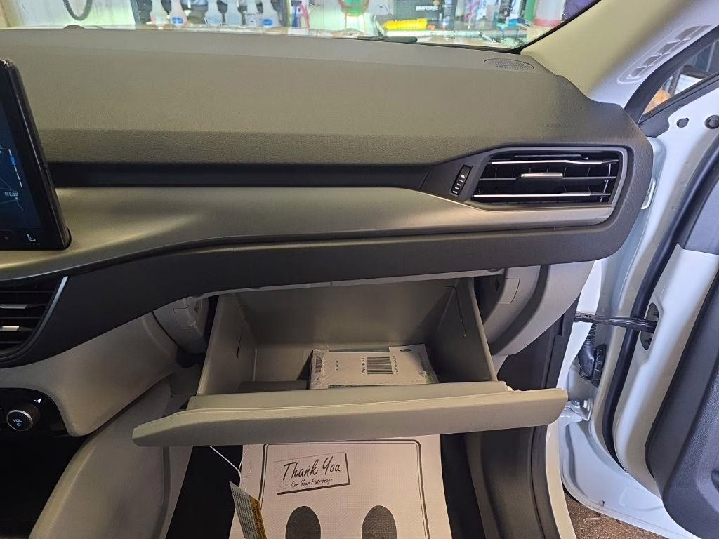 2024 Star White Metallic Tri-Coat Ford Escape FWD FWD Crossover