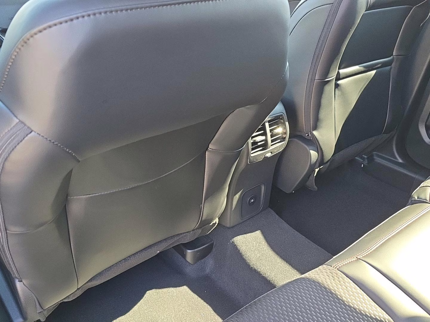 2026 Star White Metallic Tri-Coat Ford Escape ST-Line AWD SUV