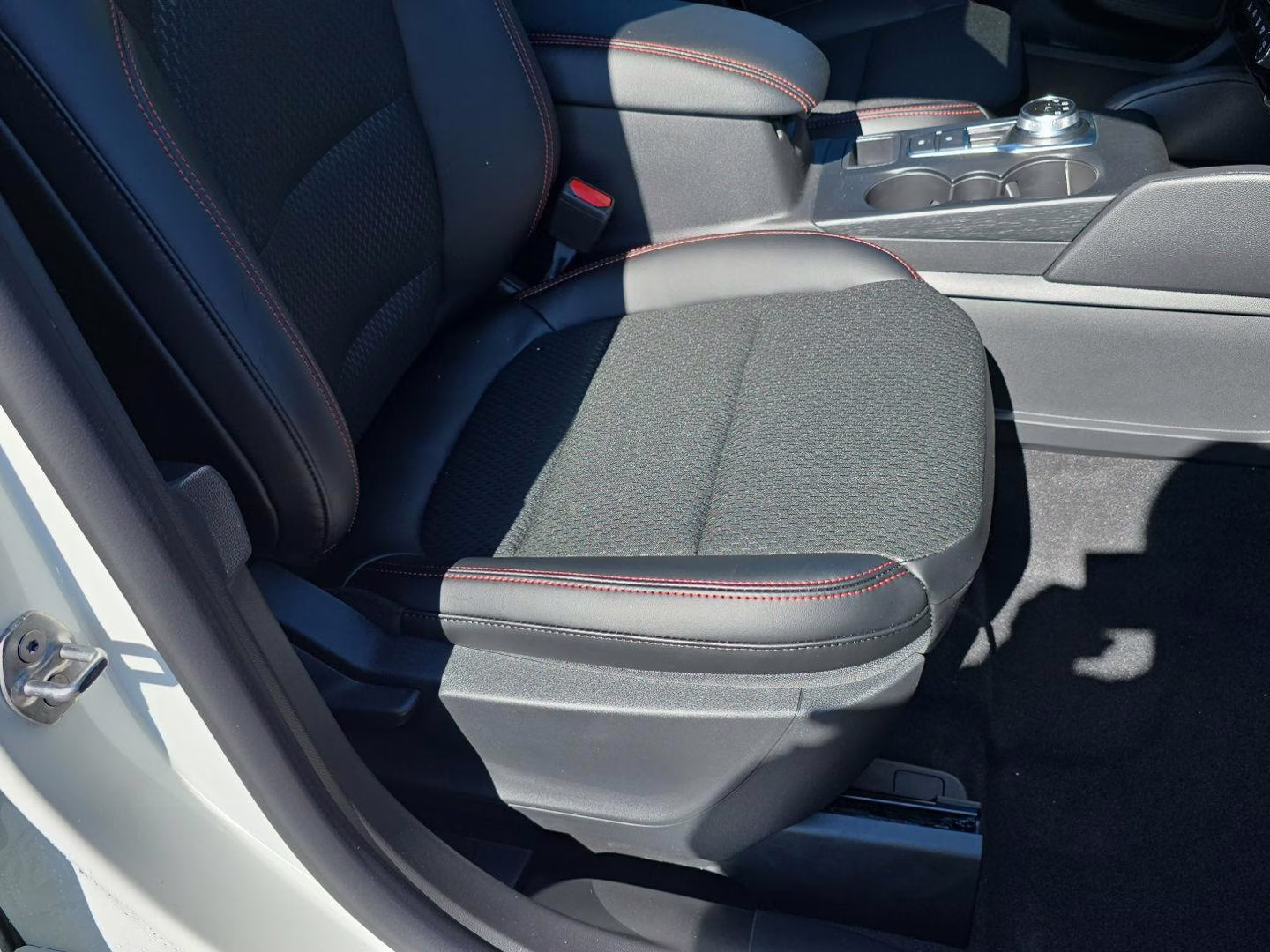 2026 Star White Metallic Tri-Coat Ford Escape ST-Line AWD SUV