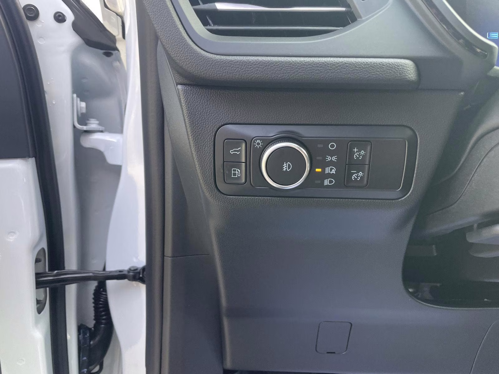 2026 Star White Metallic Tri-Coat Ford Escape ST-Line Select AWD SUV