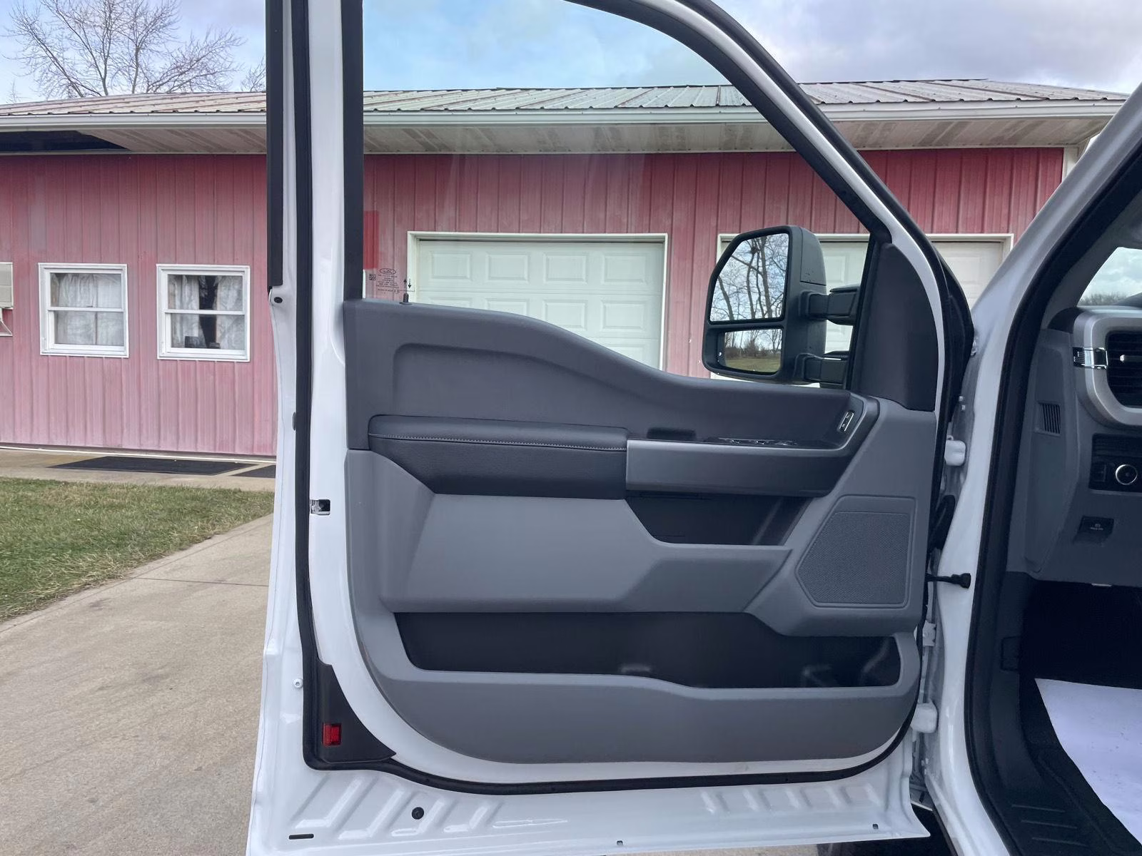 2026 Oxford White Ford Super Duty F-250 SRW XL 4X4 Truck