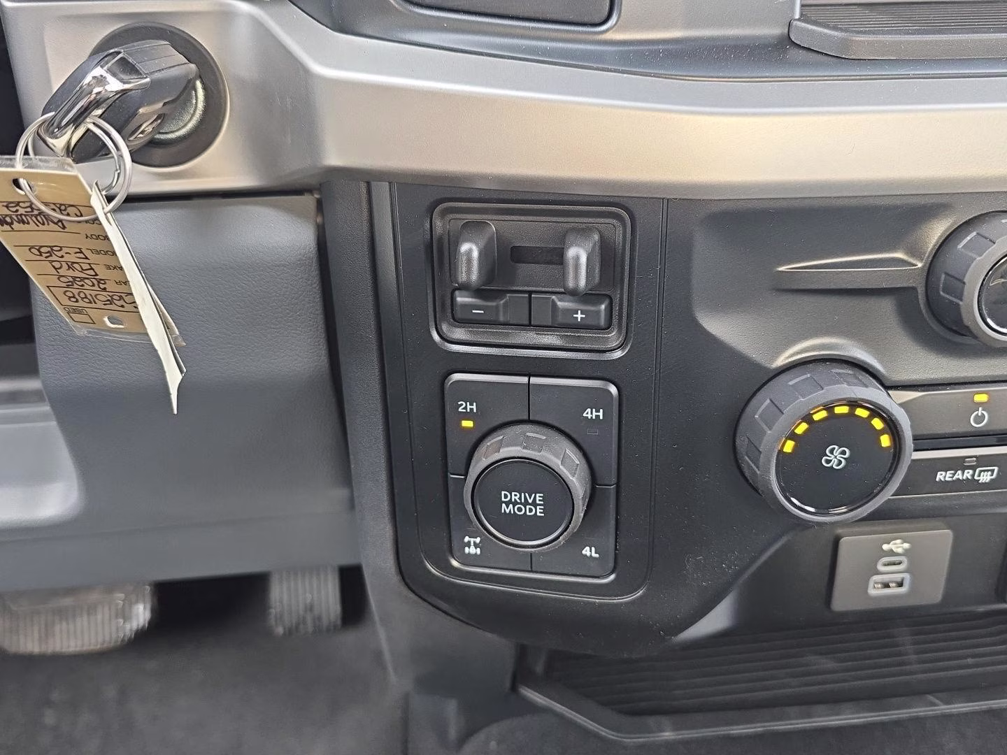 2025 Avalanche Gray Ford Super Duty F-250 SRW XLT 4X4 Truck