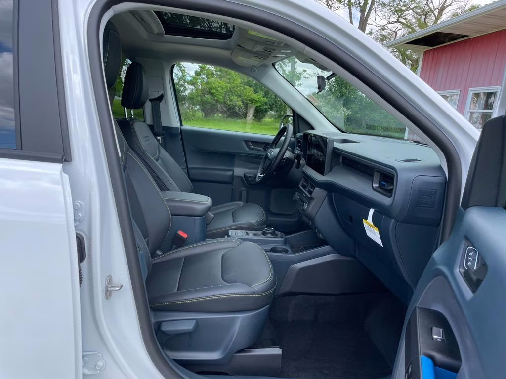 2025 Oxford White Ford Maverick Lobo AWD Truck