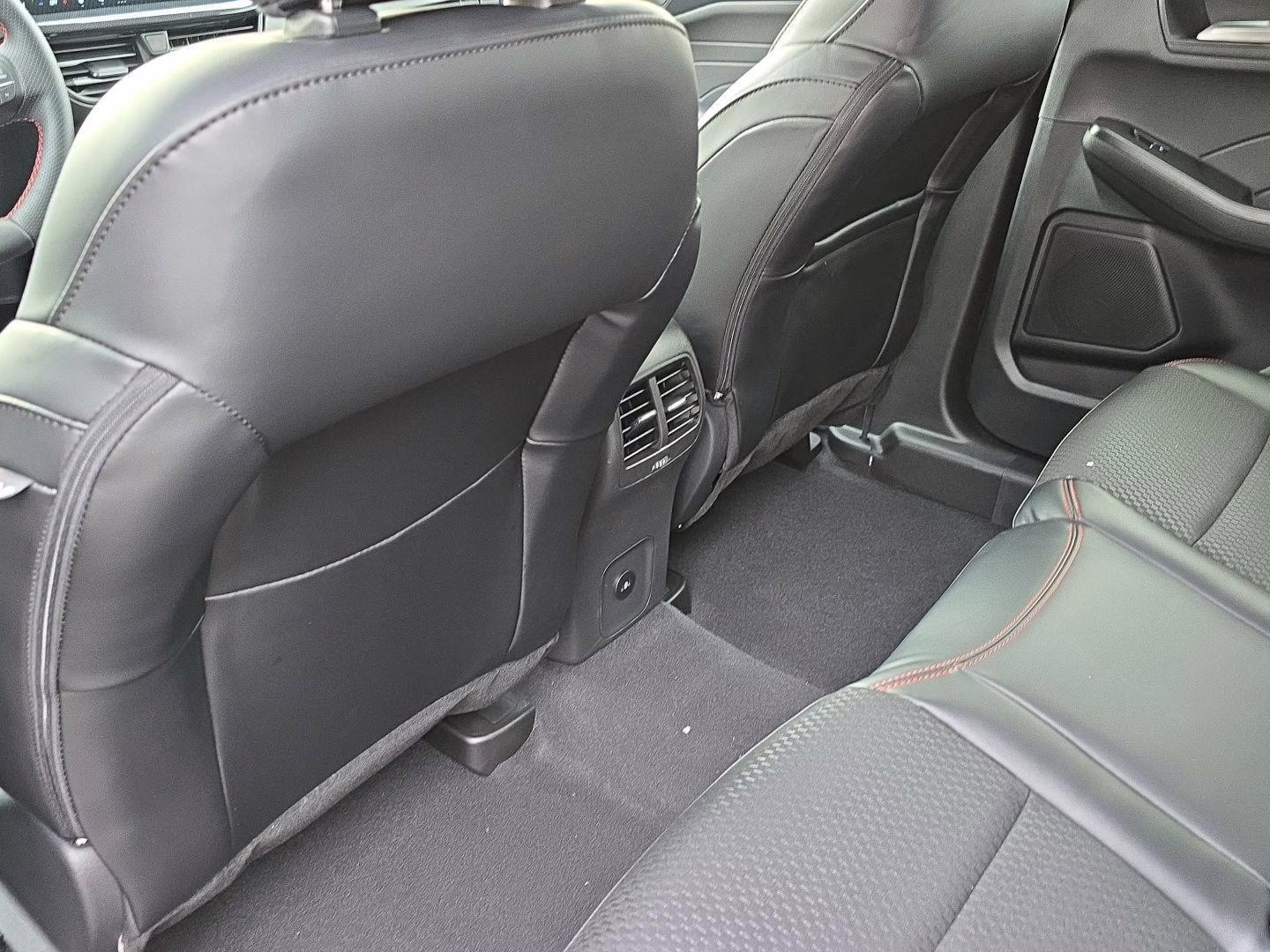 2026 Rapid Red Metallic Tinted Clearcoat Ford Escape Hybrid ST-Line Select AWD SUV