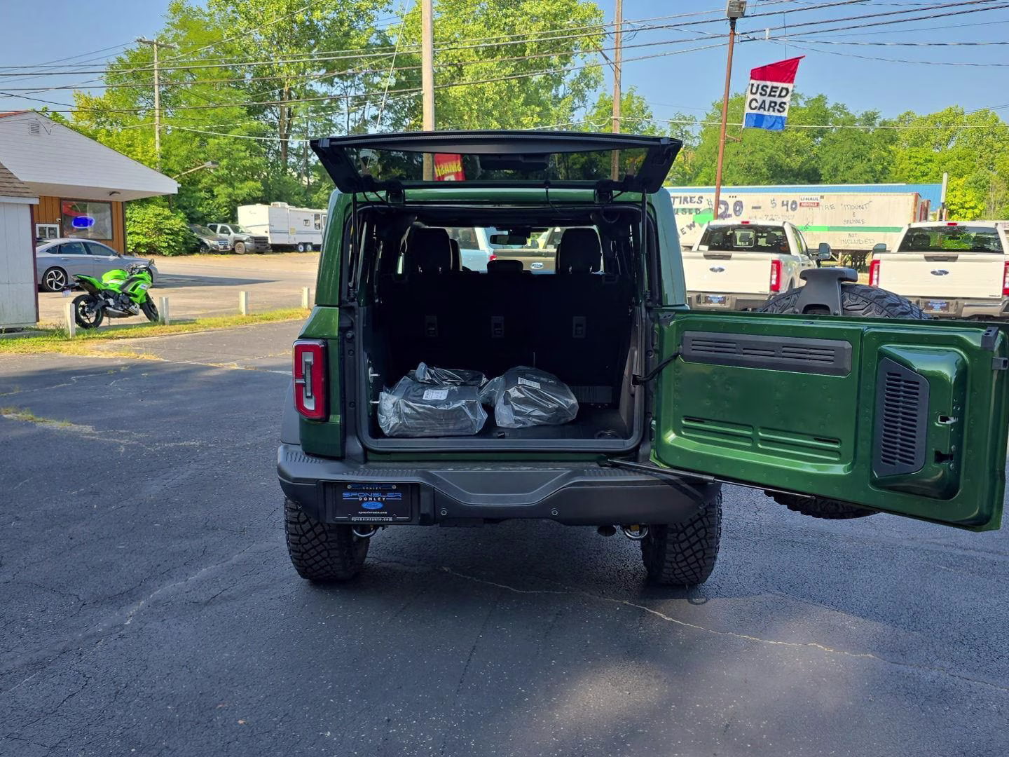 2025 ERUPTION GREEN METALLIC Ford Bronco Badlands 4X4 SUV