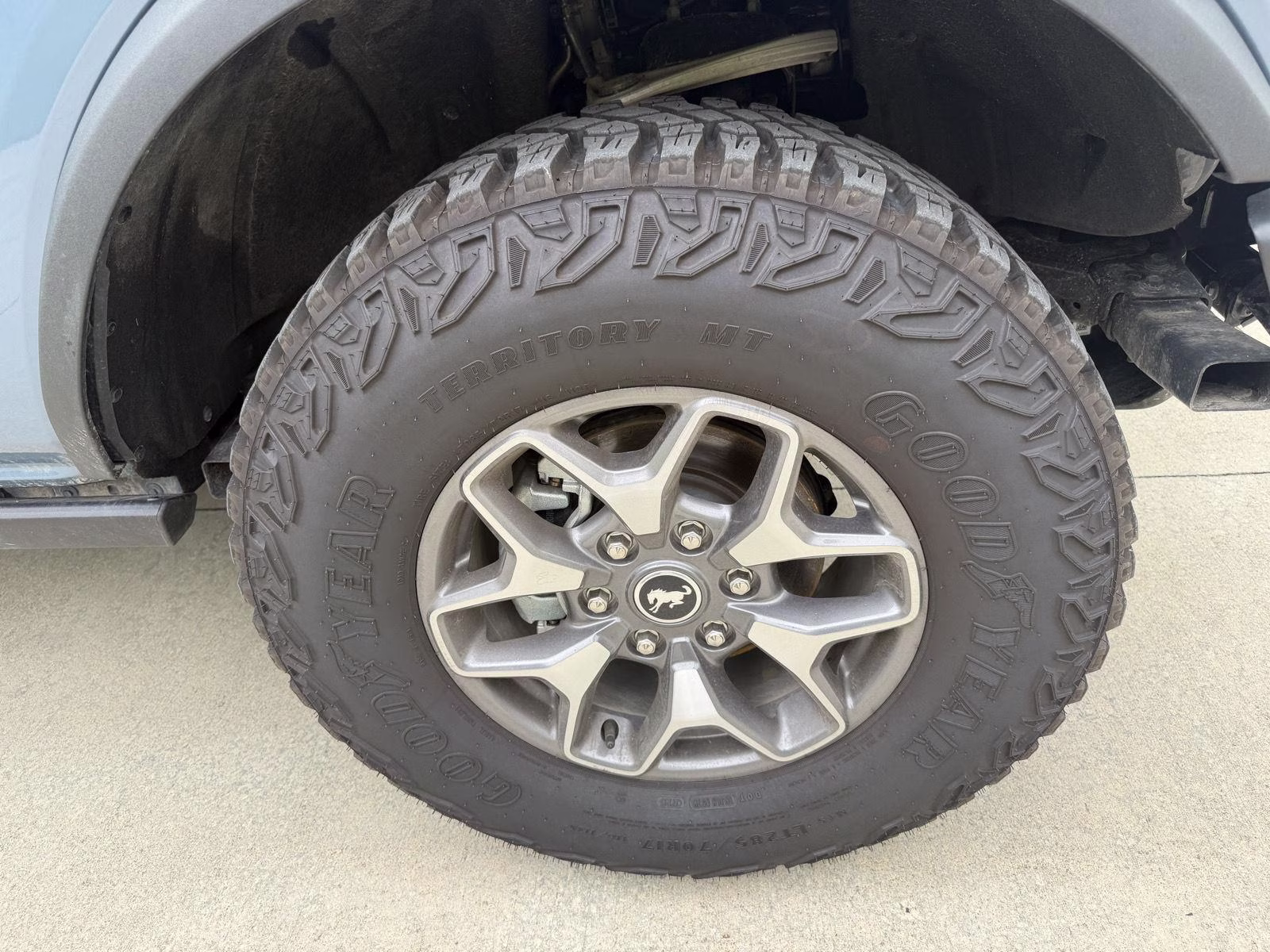2025 Azure Gray Metallic Tri-Coat Ford Bronco Badlands 4X4 SUV