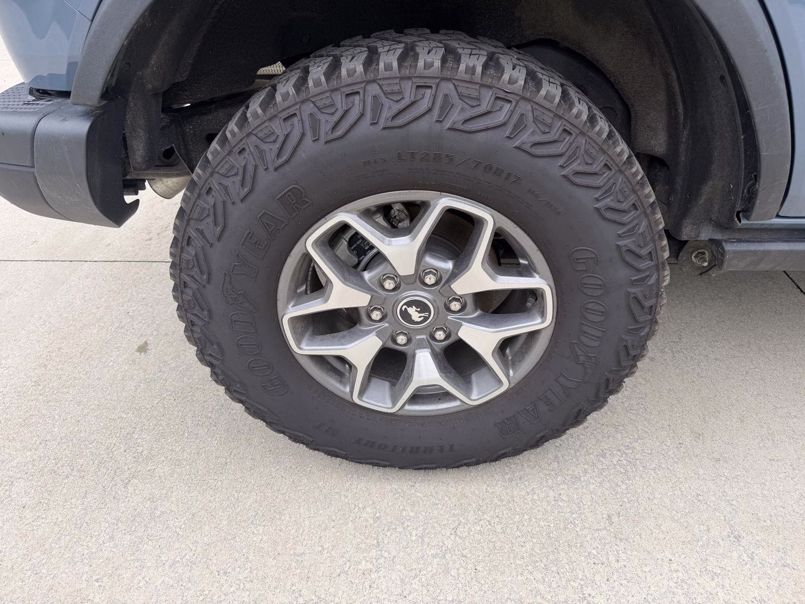 2025 Azure Gray Metallic Tri-Coat Ford Bronco Badlands 4X4 SUV