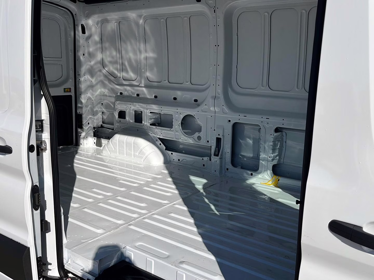 2026 Oxford White Ford Transit Cargo Van MED. ROOF, RWD RWD Van