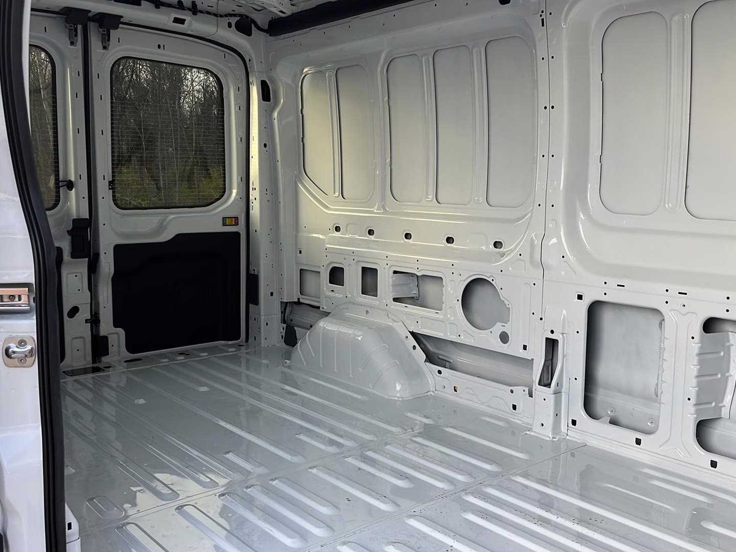 2026 Oxford White Ford Transit Cargo Van MED. ROOF, RWD RWD Van