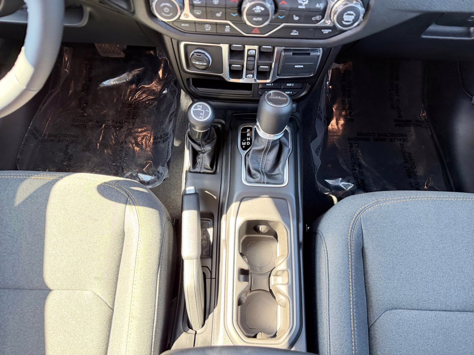 2026 Anvil Clearcoat Jeep Gladiator Sport S 4X4 Truck