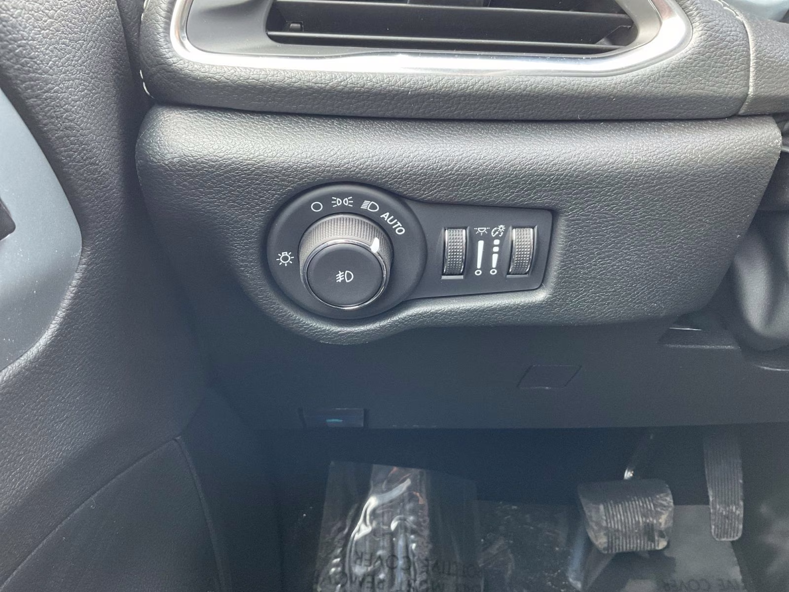 2026 Silver Mist Clearcoat Chrysler Pacifica Limited AWD Van