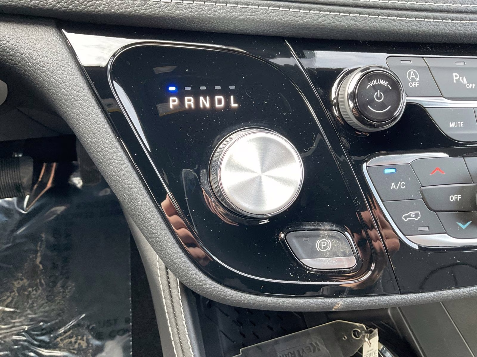 2026 Silver Mist Clearcoat Chrysler Pacifica Limited AWD Van