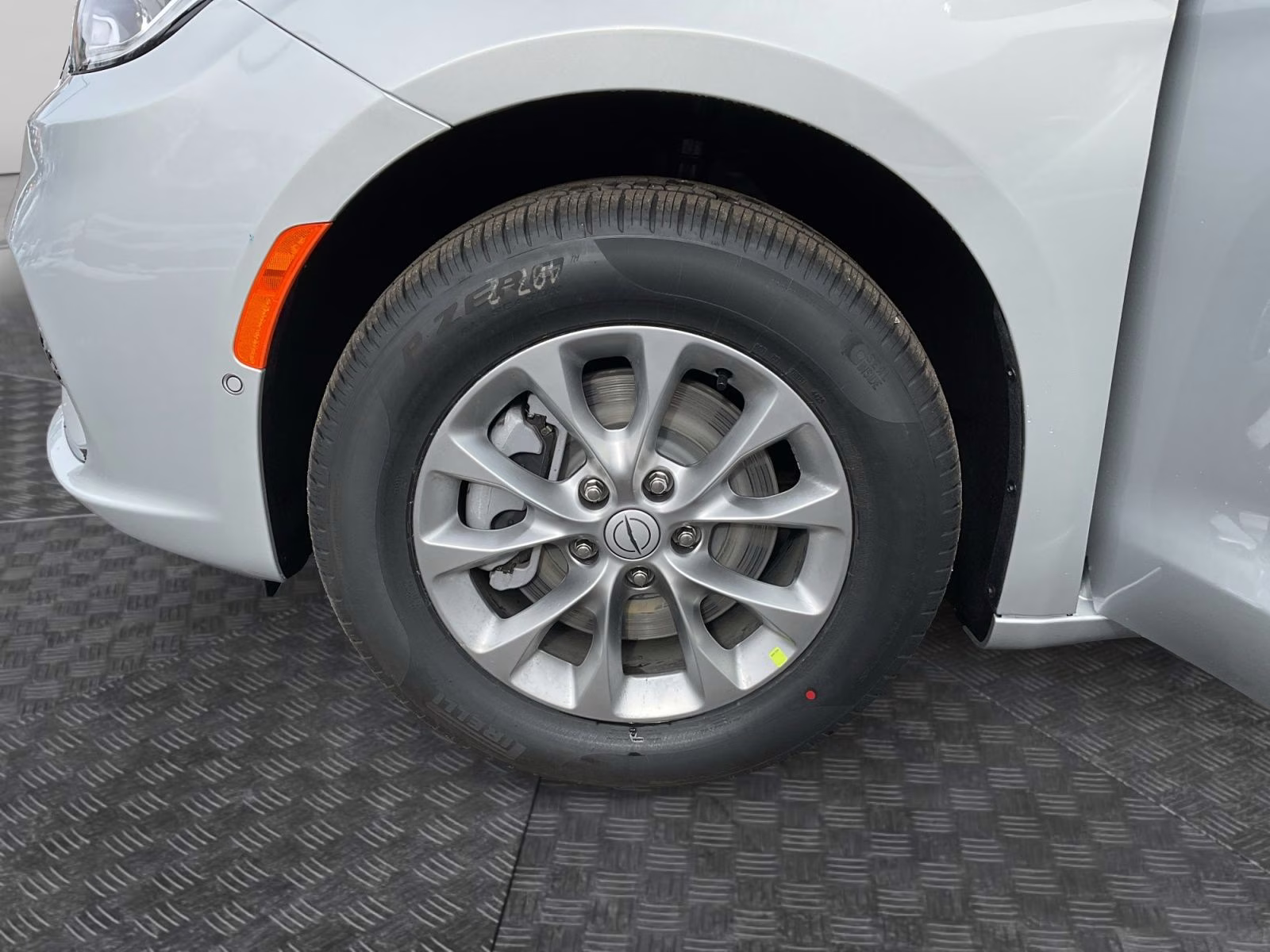 2026 Silver Mist Clearcoat Chrysler Pacifica Limited AWD Van