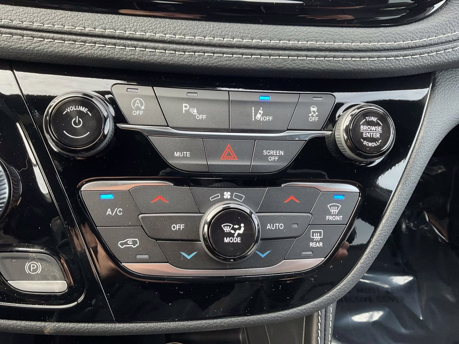 2026 Silver Mist Clearcoat Chrysler Pacifica Limited AWD Van