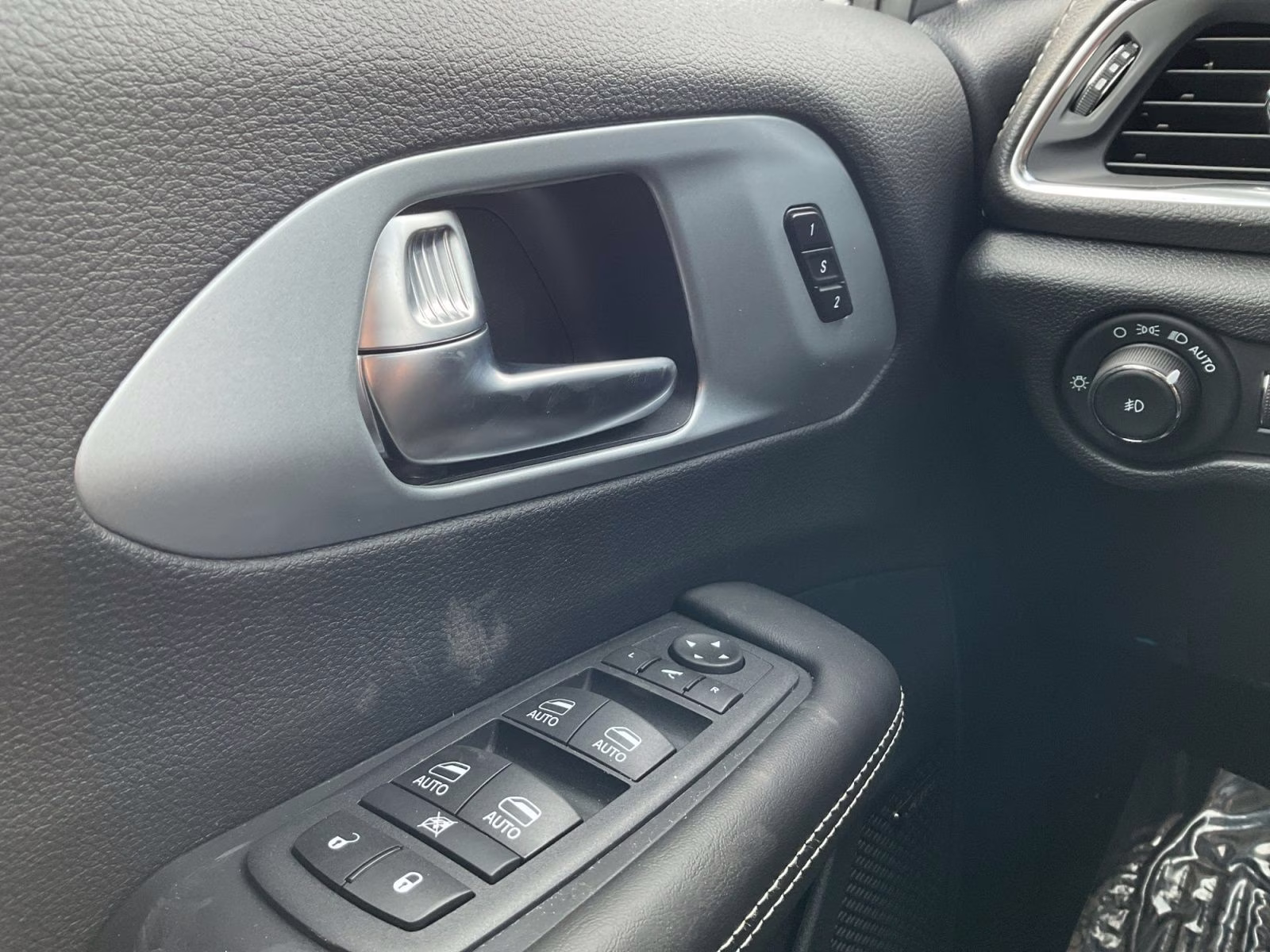 2026 Silver Mist Clearcoat Chrysler Pacifica Limited AWD Van