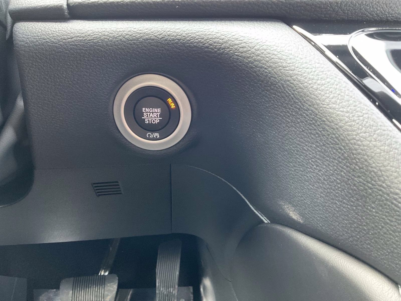 2026 Silver Mist Clearcoat Chrysler Pacifica Limited AWD Van