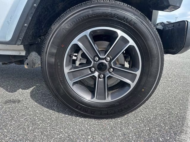2023 Granite Crystal Metallic Clearcoat Jeep Wrangler Sahara 4X4 SUV