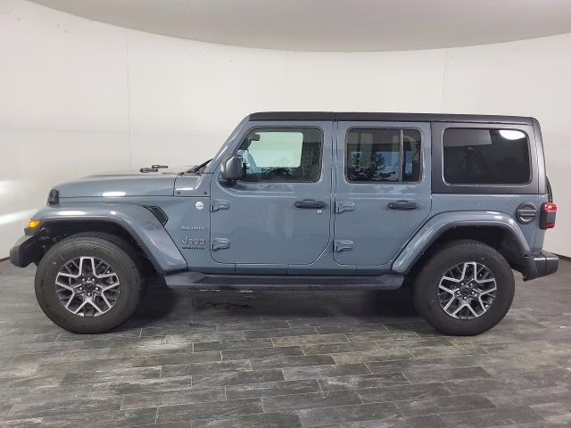 2024 Granite Crystal Metallic Clearcoat Jeep Wrangler Sahara 4X4 SUV
