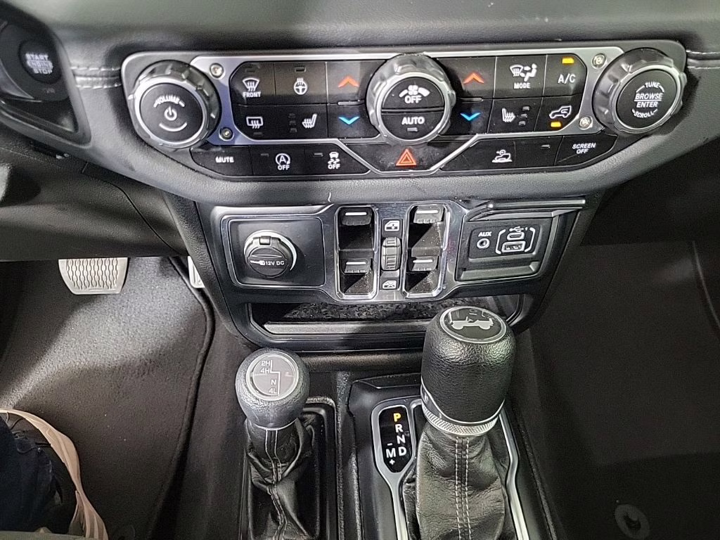 2024 Granite Crystal Metallic Clearcoat Jeep Wrangler Sahara 4X4 SUV