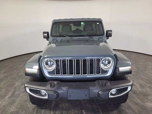 2024 Granite Crystal Metallic Clearcoat Jeep Wrangler Sahara 4X4 SUV