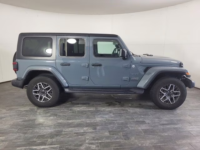 2024 Granite Crystal Metallic Clearcoat Jeep Wrangler Sahara 4X4 SUV