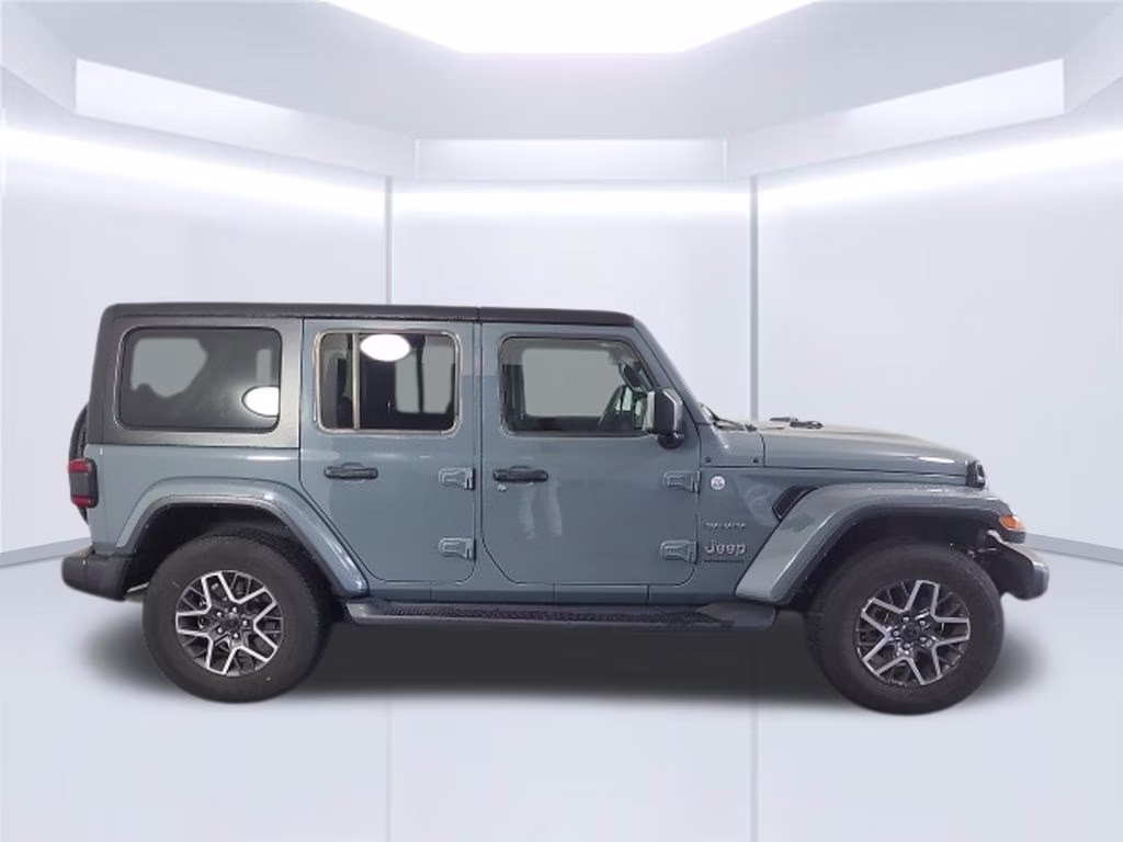 2024 Granite Crystal Metallic Clearcoat Jeep Wrangler Sahara 4X4 SUV