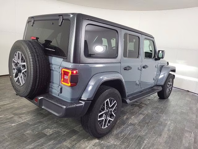 2024 Granite Crystal Metallic Clearcoat Jeep Wrangler Sahara 4X4 SUV