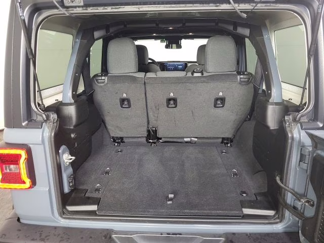 2024 Granite Crystal Metallic Clearcoat Jeep Wrangler Sahara 4X4 SUV