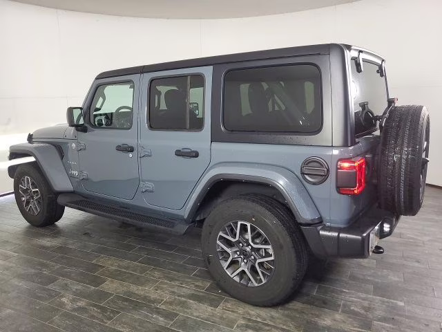 2024 Granite Crystal Metallic Clearcoat Jeep Wrangler Sahara 4X4 SUV