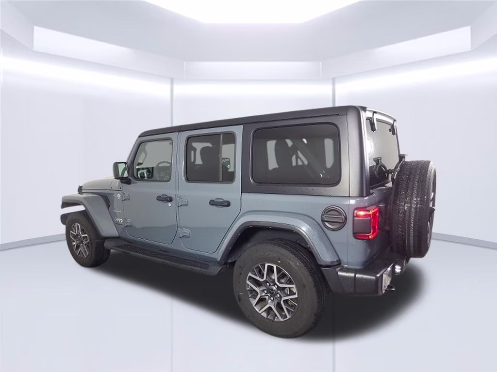 2024 Granite Crystal Metallic Clearcoat Jeep Wrangler Sahara 4X4 SUV