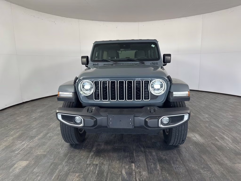 2024 Granite Crystal Metallic Clearcoat Jeep Wrangler Sahara 4X4 SUV