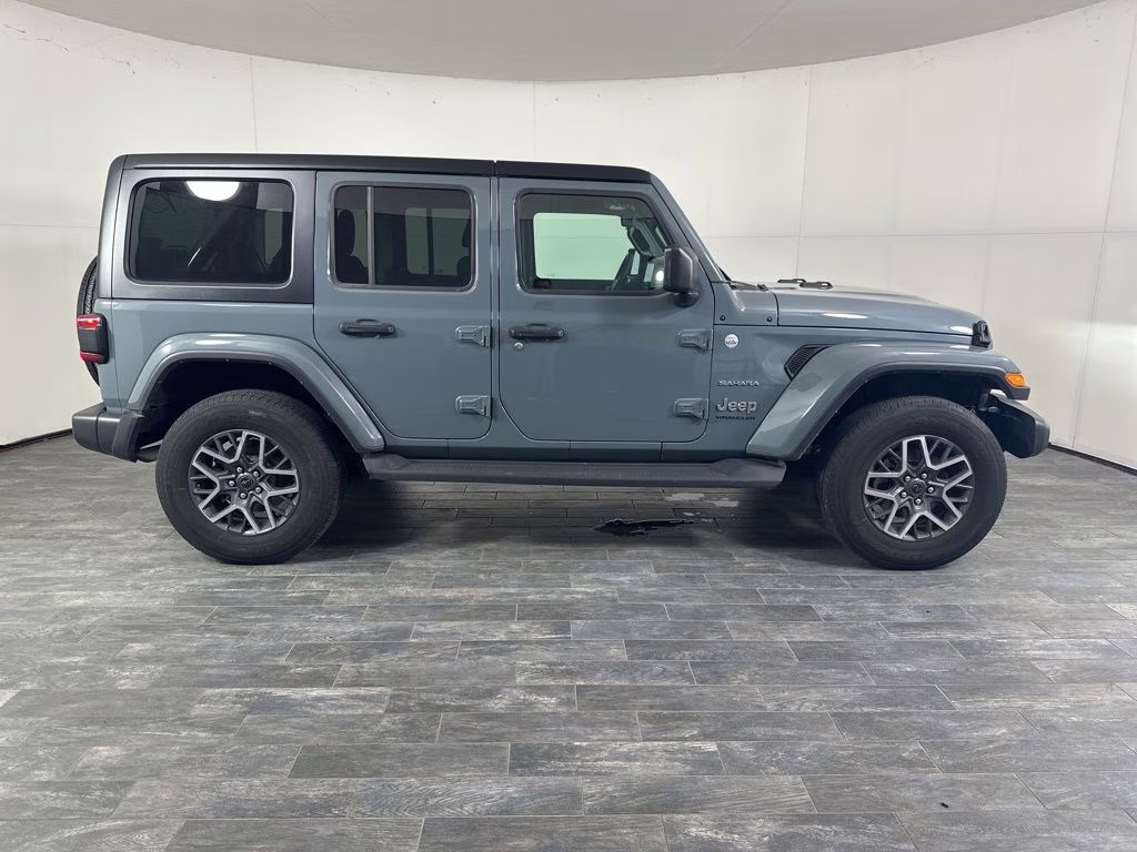 2024 Granite Crystal Metallic Clearcoat Jeep Wrangler Sahara 4X4 SUV