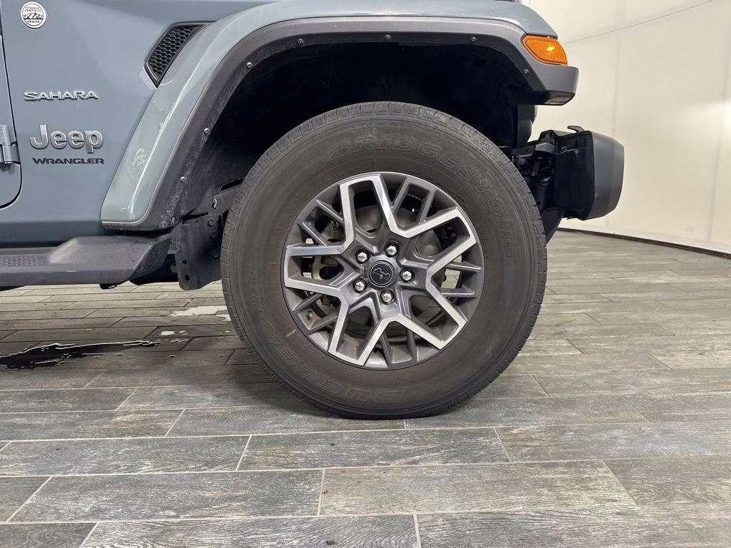 2024 Granite Crystal Metallic Clearcoat Jeep Wrangler Sahara 4X4 SUV